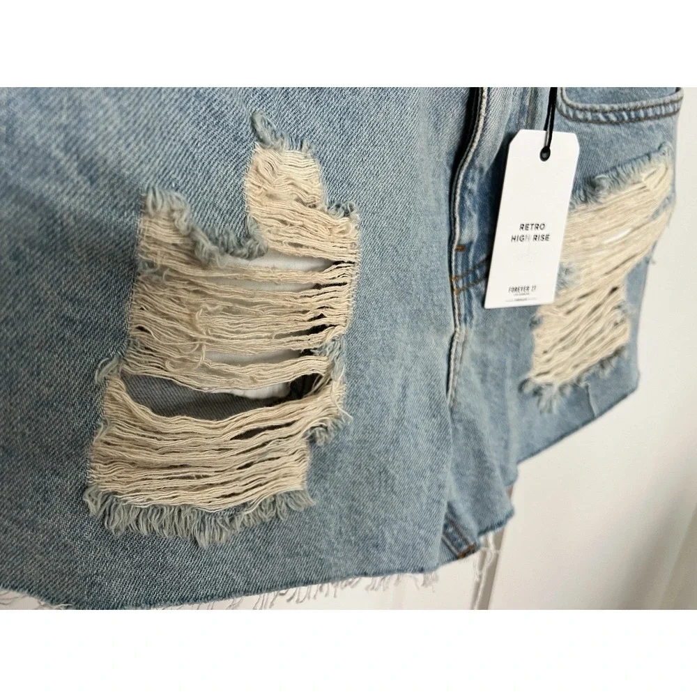 FOREVER 21 Women's Retro High Rise Distressed Denim Blue Washed Shorts Size 27‎
